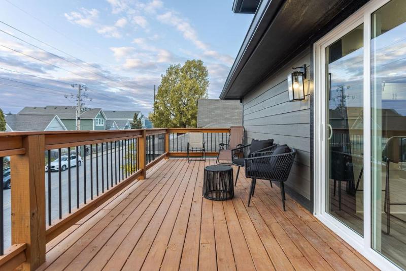 Chic Boho Retreat Near Downtown - image 2
