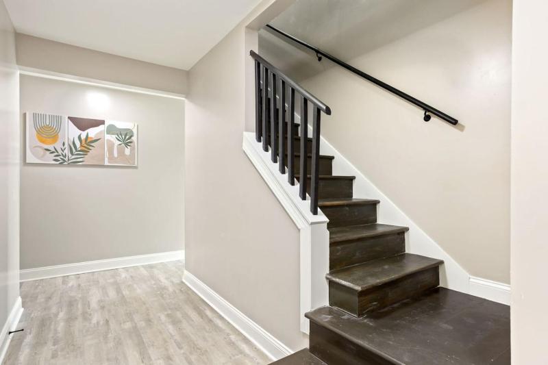Chic Boho Retreat Near Downtown - image 6