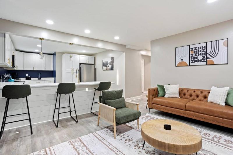 Chic Boho Retreat Near Downtown - image 27