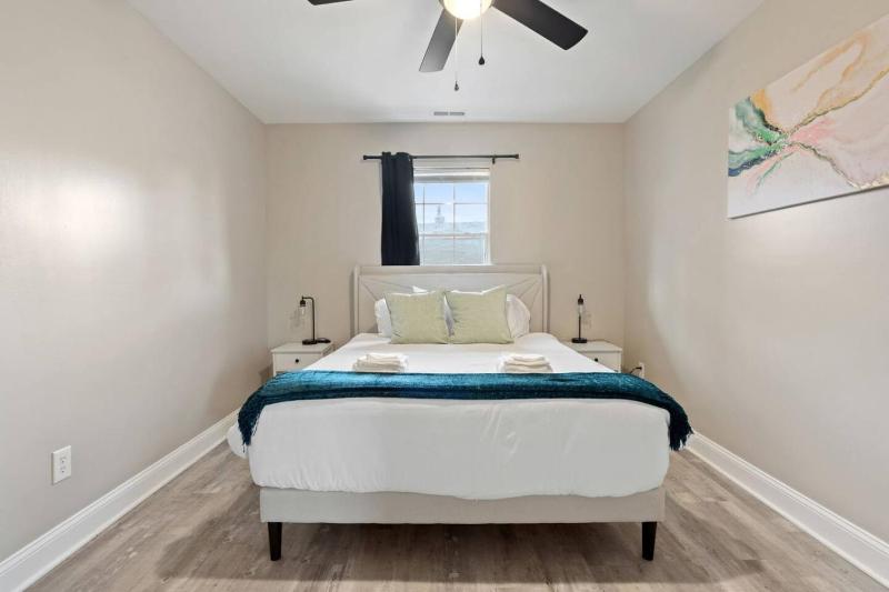 Chic Boho Retreat Near Downtown - image 32