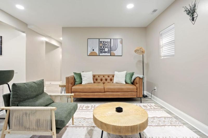 Chic Boho Retreat Near Downtown - image 25