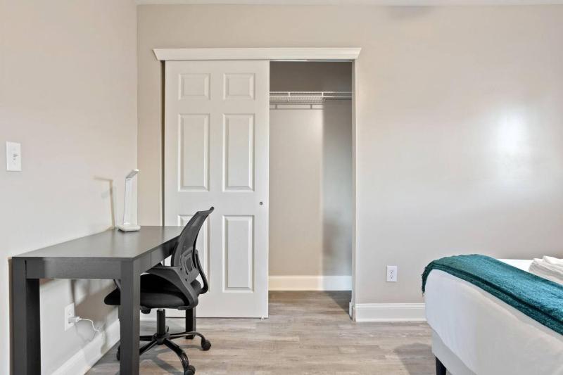 Chic Boho Retreat Near Downtown - image 28