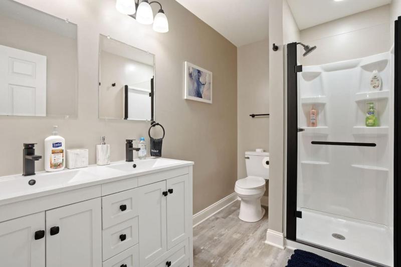 Chic Boho Retreat Near Downtown - image 49
