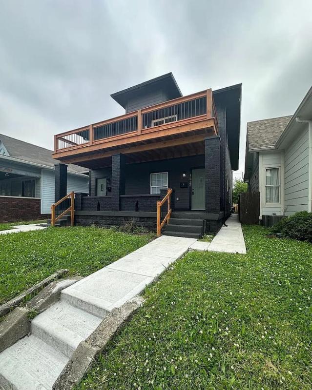 Chic Boho Retreat Near Downtown - image 18