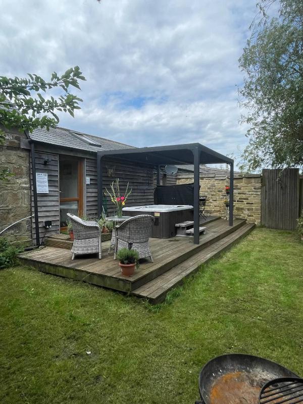 Country cottage hot tub with gazebo peaceful - image 8
