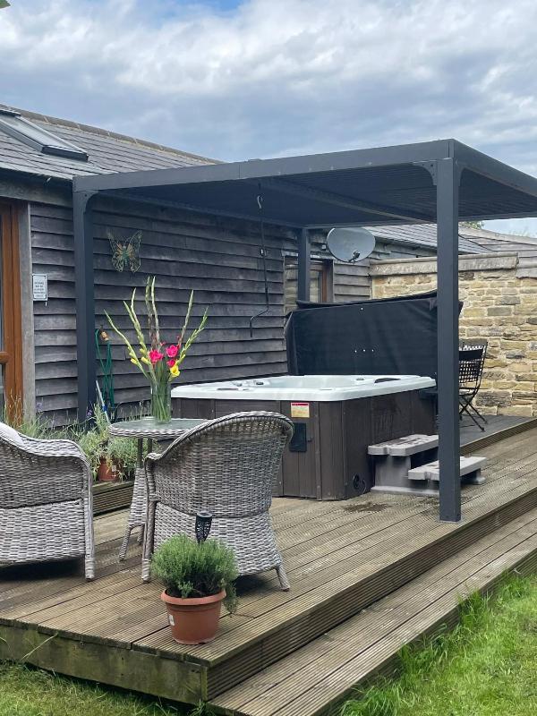 Country cottage hot tub with gazebo peaceful - image 12