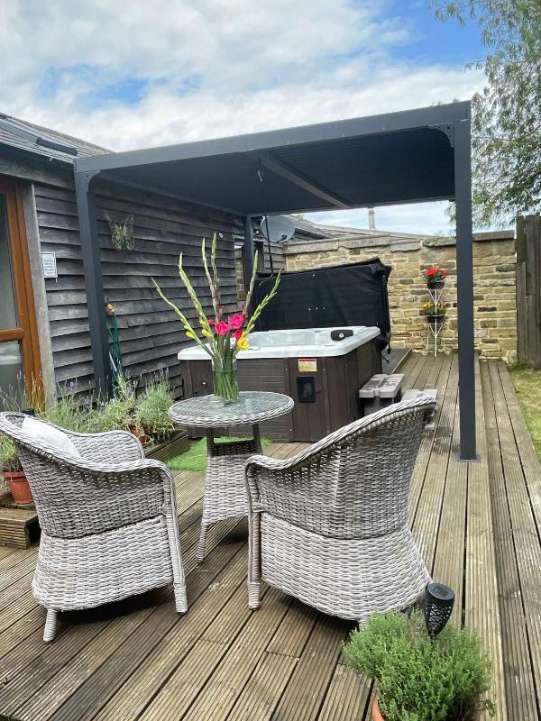 Country cottage hot tub with gazebo peaceful - image 29