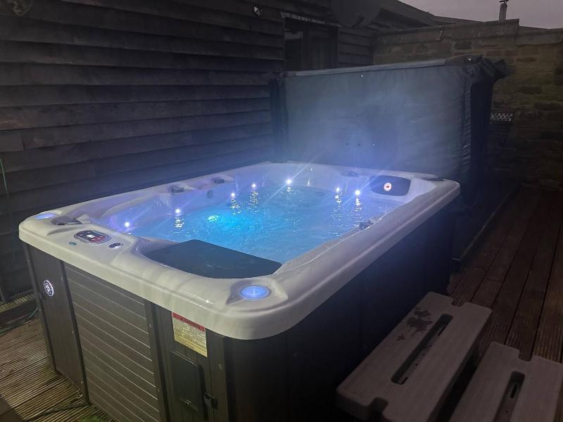 Country cottage hot tub with gazebo peaceful - image 13