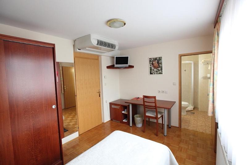 Single Room image 2