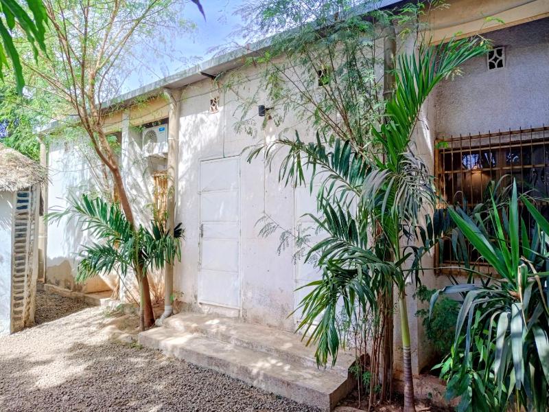 La CASA Guesthouse - Zone du Bois  Ouagadougou - image 12