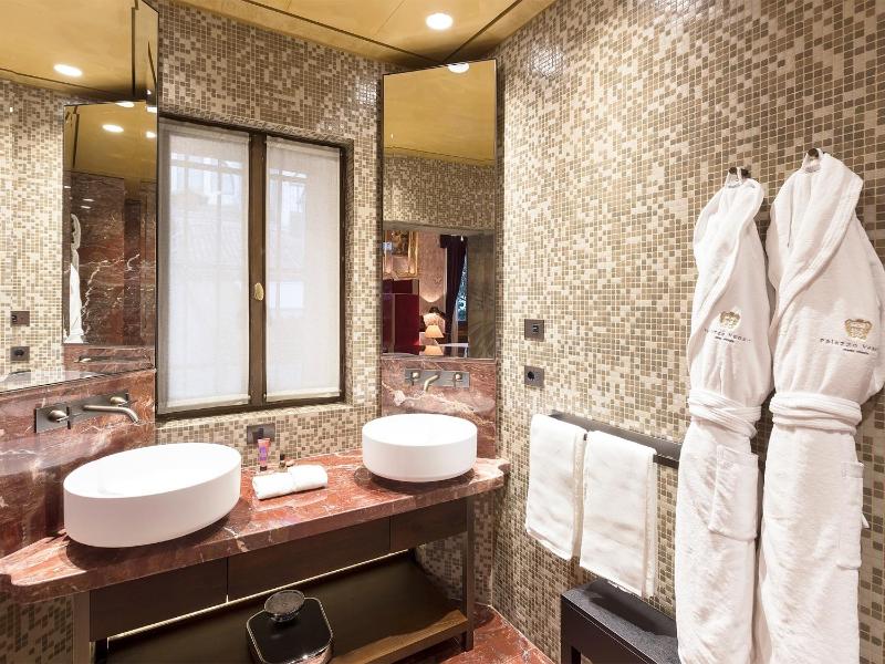 Luxury King Room image 3
