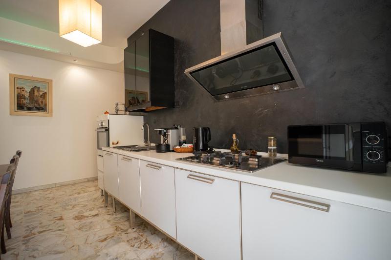 Cavaliere Suites Catania - image 12