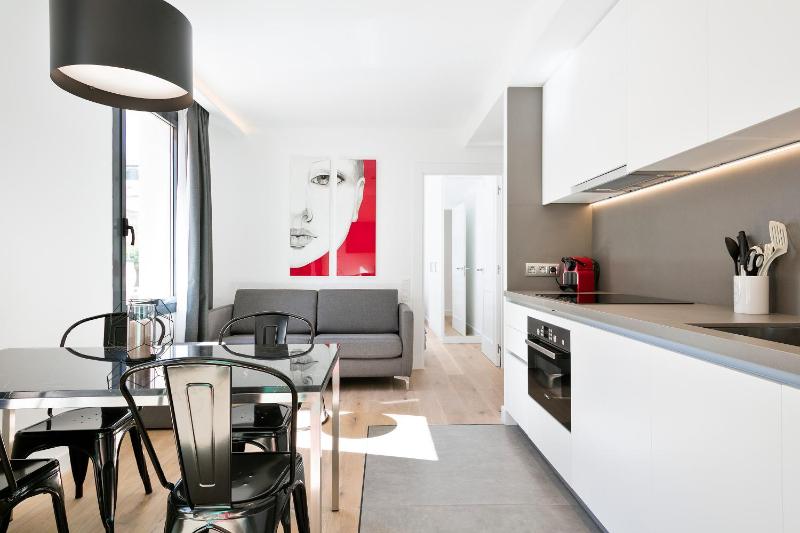 Luxury two-Bedroom Apartment with Terrace image 3