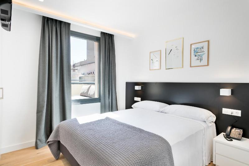 Luxury two-Bedroom Apartment with Terrace image 2