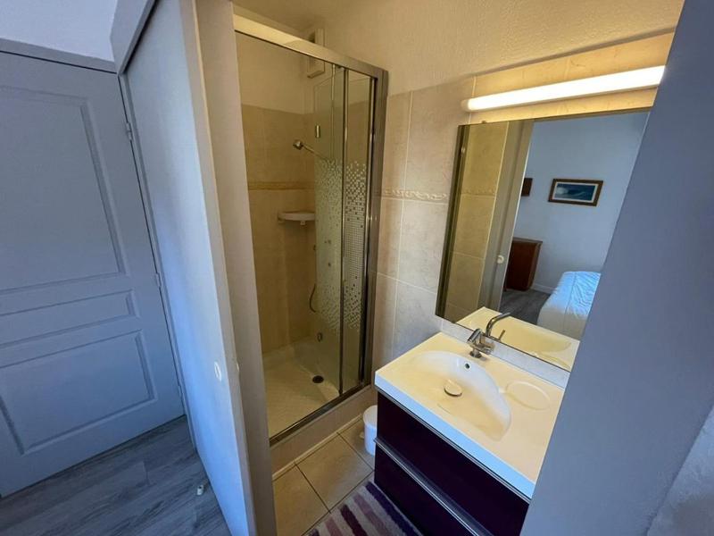 Appartement lumineux 3 chambres à 400m des plages avec parking et WIFI - image 4