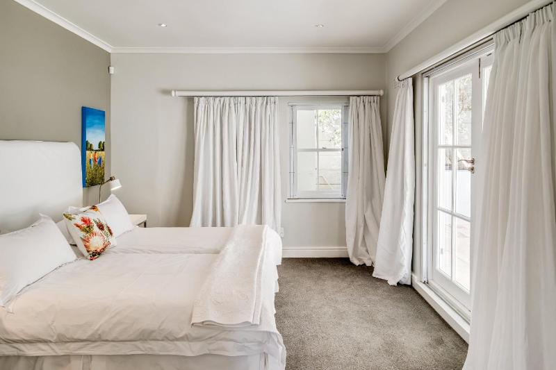 Incredible 6bed w Pool in Camps Bay Villa Galazzio - image 2