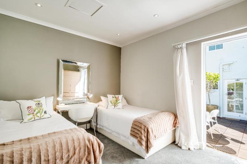 Incredible 6bed w Pool in Camps Bay Villa Galazzio - image 3