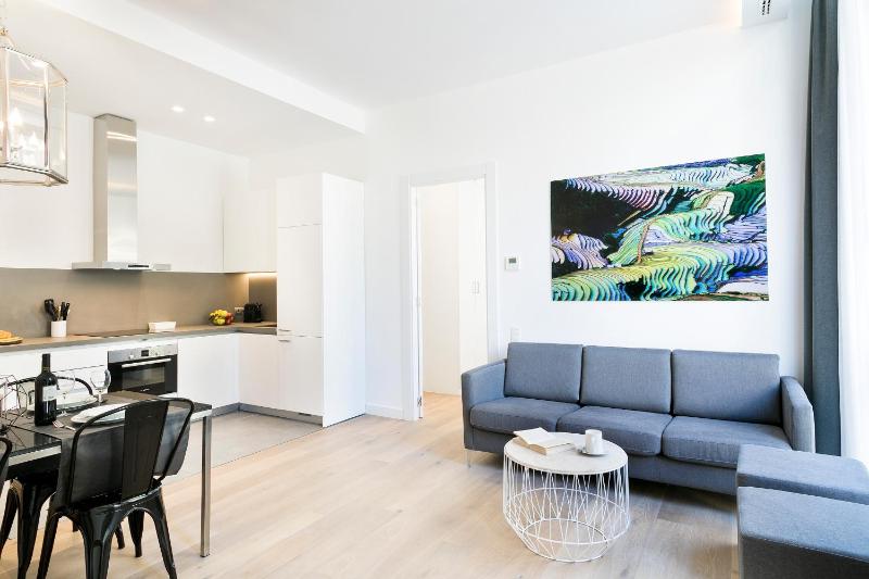 Deluxe Two-Bedroom Apartment image 1