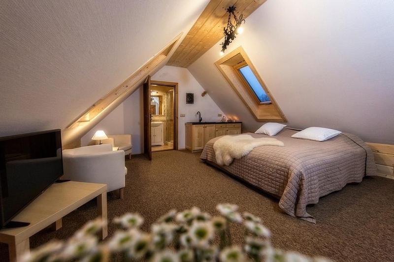 Apartment with Mountain View image 3