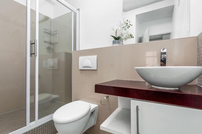 The Quadrant 406 - image 8