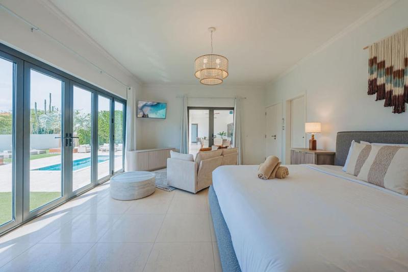 2-min to Beach Spacious and Modern brand new - image 10