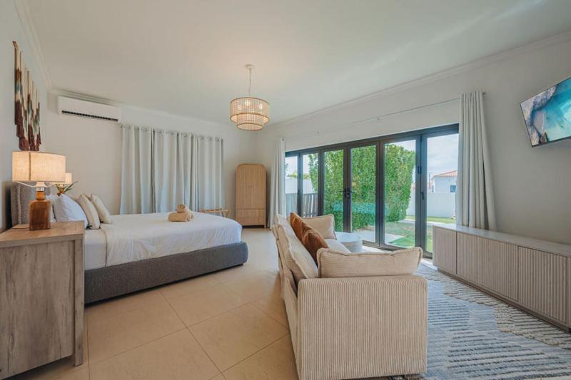 2-min to Beach Spacious and Modern brand new - image 8