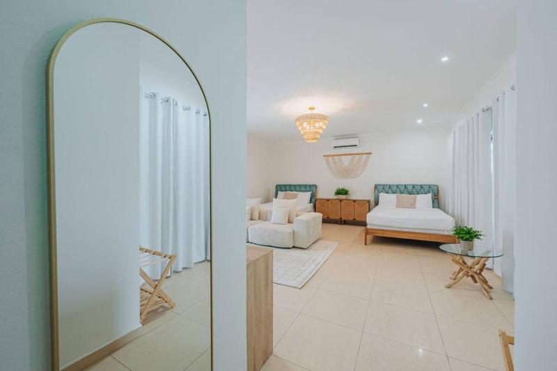 2-min to Beach Spacious and Modern brand new - image 12