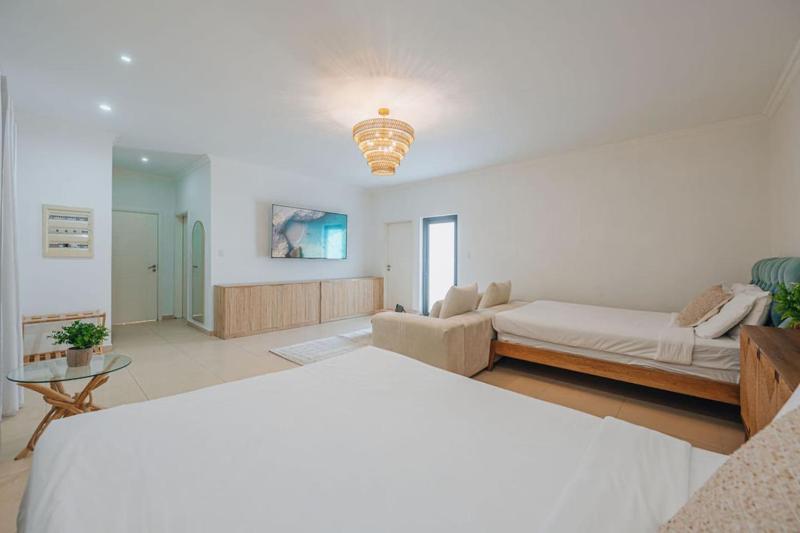 2-min to Beach Spacious and Modern brand new - image 14