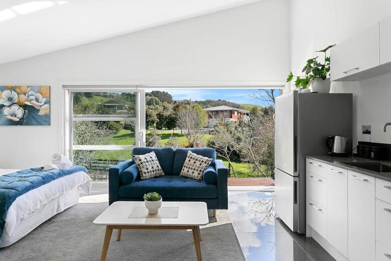 Adorable One Bedroom - Idyllic Romantic Getaway in great location - image 14