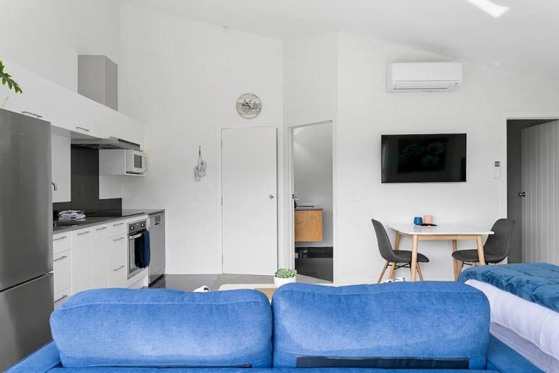 Adorable One Bedroom - Idyllic Romantic Getaway in great location - image 24