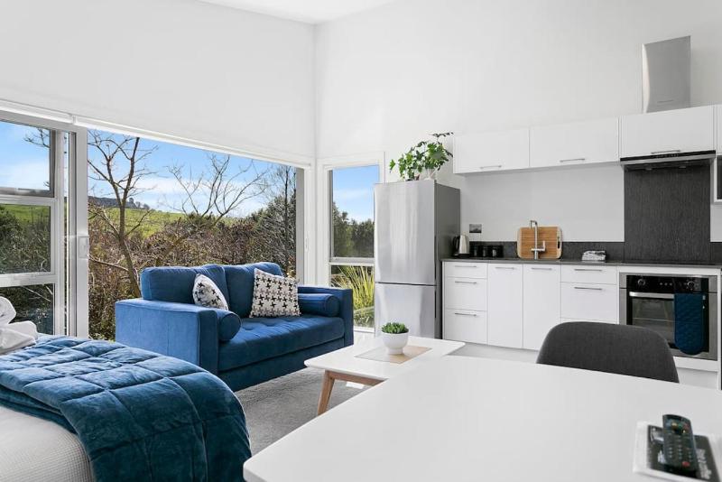 Adorable One Bedroom - Idyllic Romantic Getaway in great location - image 13