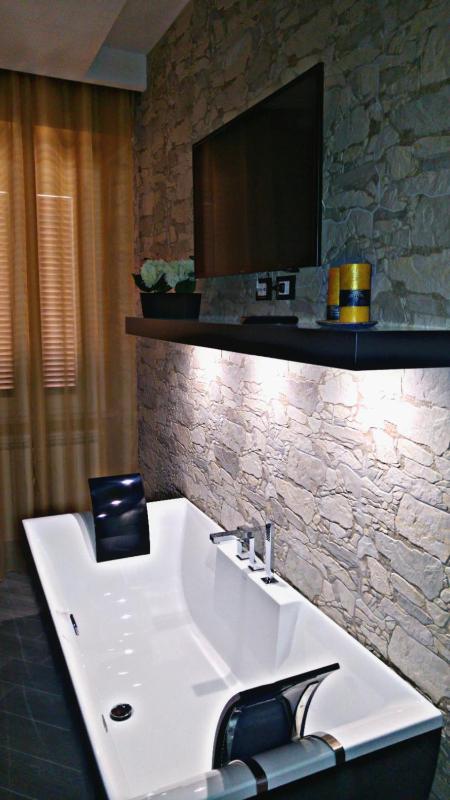 Luxury Suite image 3
