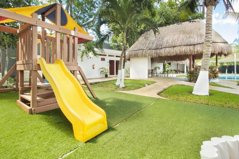 Family House with Pool in Playa del Carmen - image 16