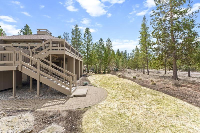 Elegant Family Retreat with Hot Tub - image 27