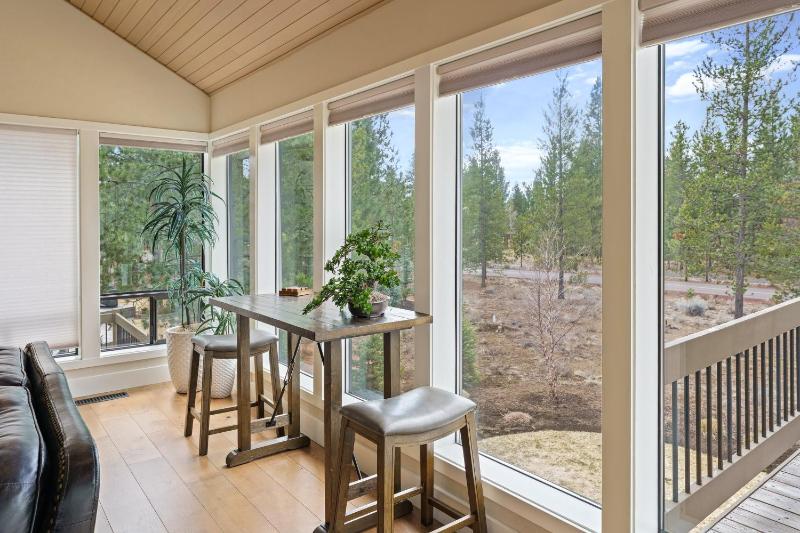 Elegant Family Retreat with Hot Tub - image 24