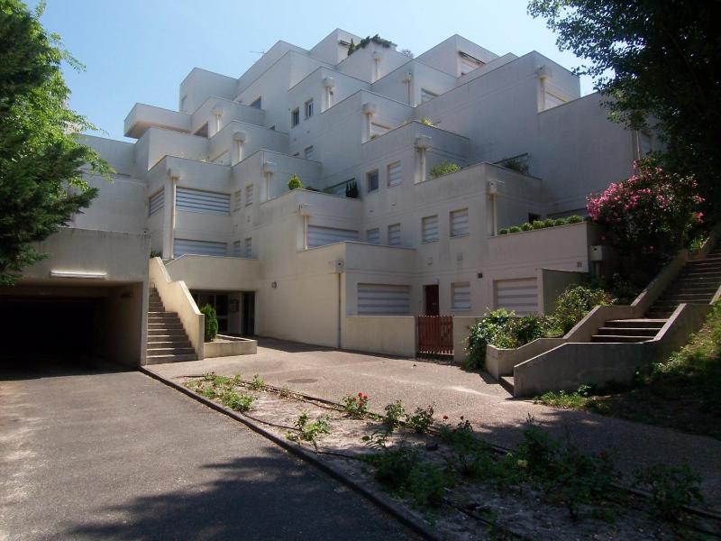 Spacieux studio rénové avec terrasse et parking privé - FR-1-374-99 - image 14