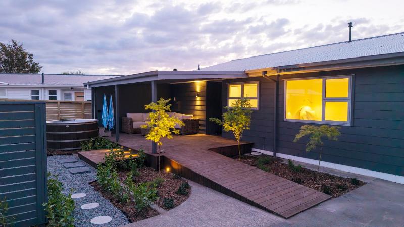 Memories - stunning relaxation near lake with private hot tub - image 33