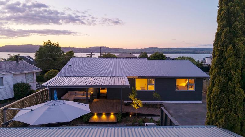 Memories - stunning relaxation near lake with private hot tub - image 18