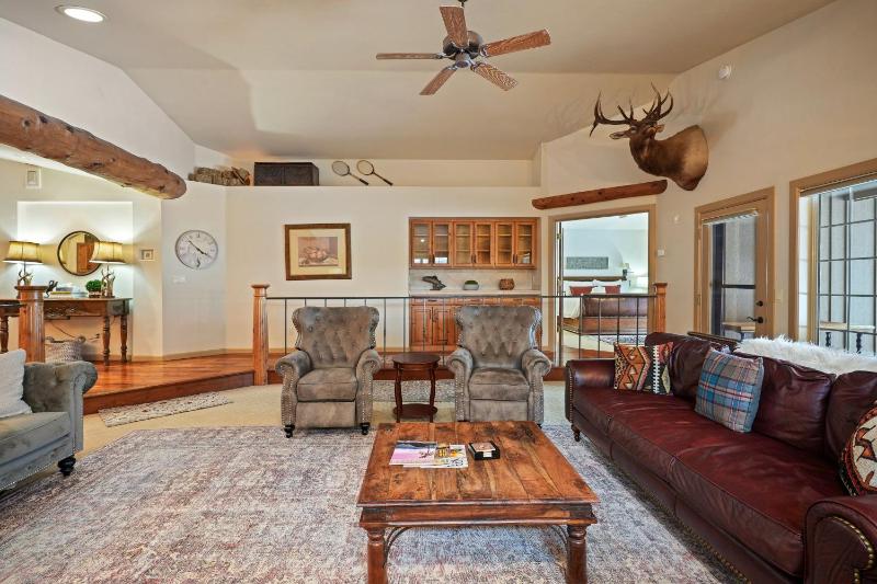 Hot Tub Home Near Golf and SHARC - image 25