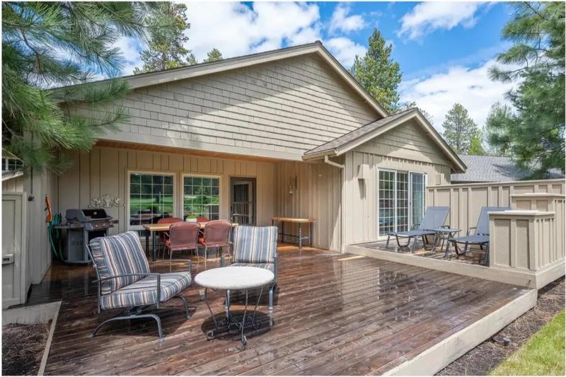 Hot Tub Home Near Golf and SHARC - image 18