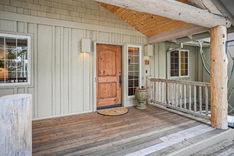 Hot Tub Home Near Golf and SHARC - image 38