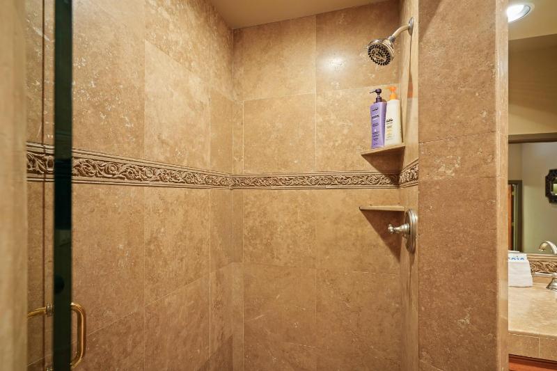 Hot Tub Home Near Golf and SHARC - image 19