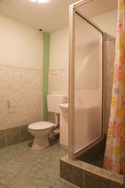 Twin Room image 2