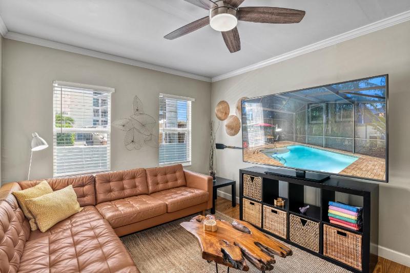 Tropical Retreat - image 19