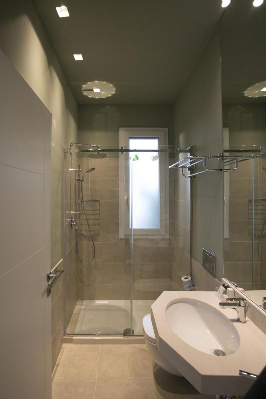 Superior One-Bedroom Apartment with Patio image 4