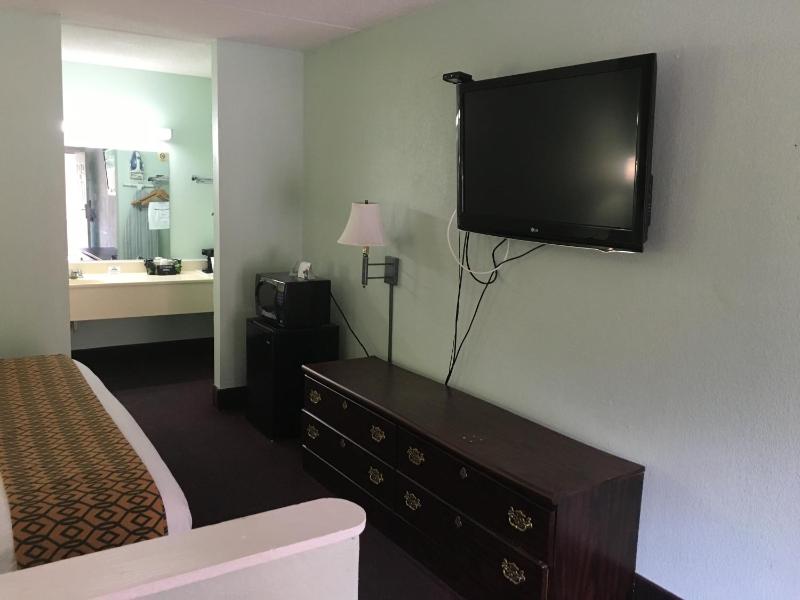 King Room - Non-Smoking image 2