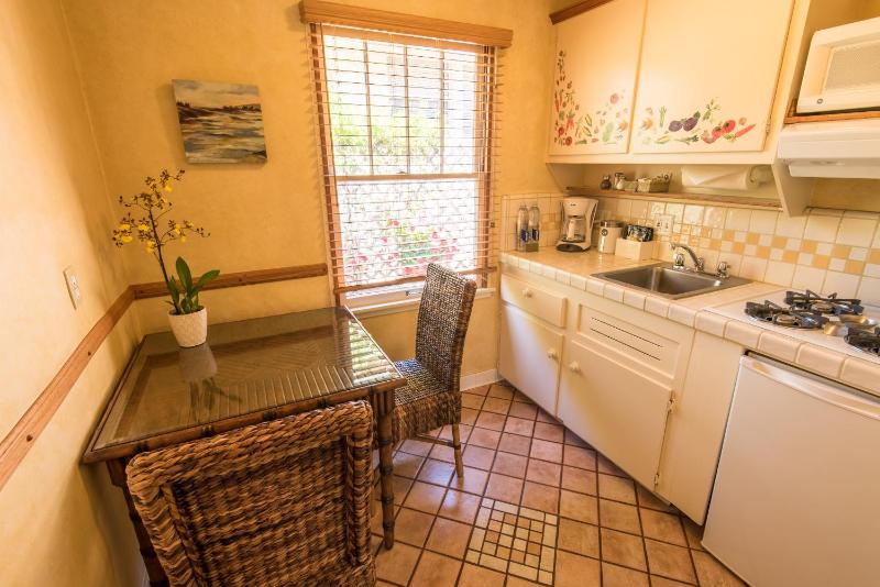 Queen Studio with Kitchen - Five image 4