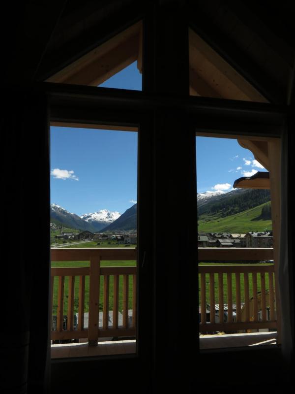 Family Room with Mezzanine and Mountain View image 2