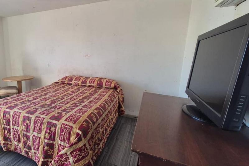 Base Motel By OYO South Tampa - image 12