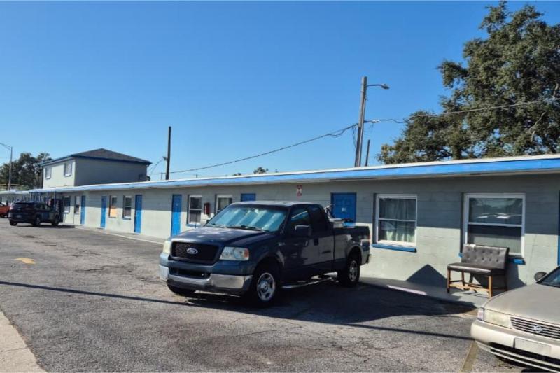 Base Motel By OYO South Tampa - image 22